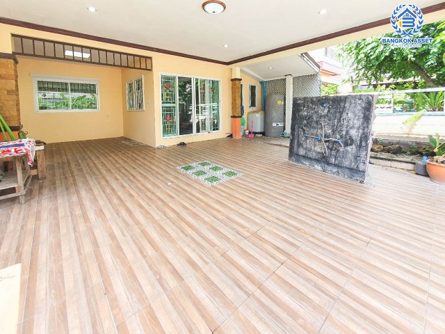 *****บ้านแฝดมือสอง ย่านบางแค ม.มณฑล8 เลียบคลองทวีวัฒนา เนื้อที่กว้างขวางมากถึง 44 ตร.ว. ฟังก์ชัน 3 ห้องนอน 3 ห้องน้ำ ที่จอดรถ 3 คัน บ้านกว้าง พื้นที่ใช้สอยเยอะ เชื่อมต่อทุกการเดินทางทั้ง ถนนเพชกษม, ถนนพุทธมณฑลสาย3, ถนนกาญจนาภิเษก ใกล้เดอะมอลล์บางแค และรถไฟฟ้าสายสีน้ำเงิน "สถานีหลักสอง"...